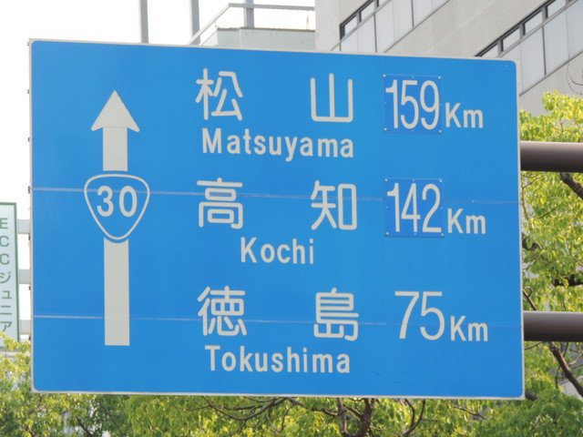 khoảng cách địa điểm và hướng di chuyển